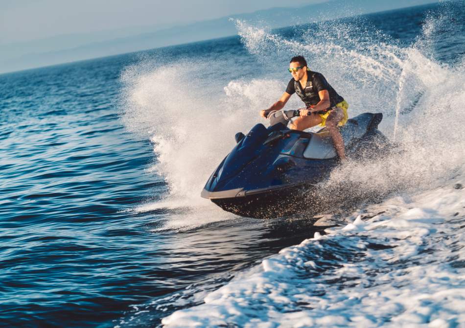 Motos de agua en la costa brava